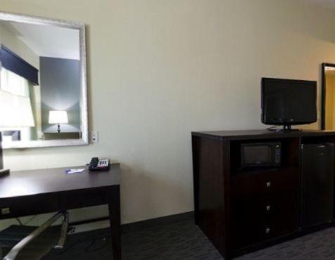 Holiday Inn Express Waycross Exterior photo