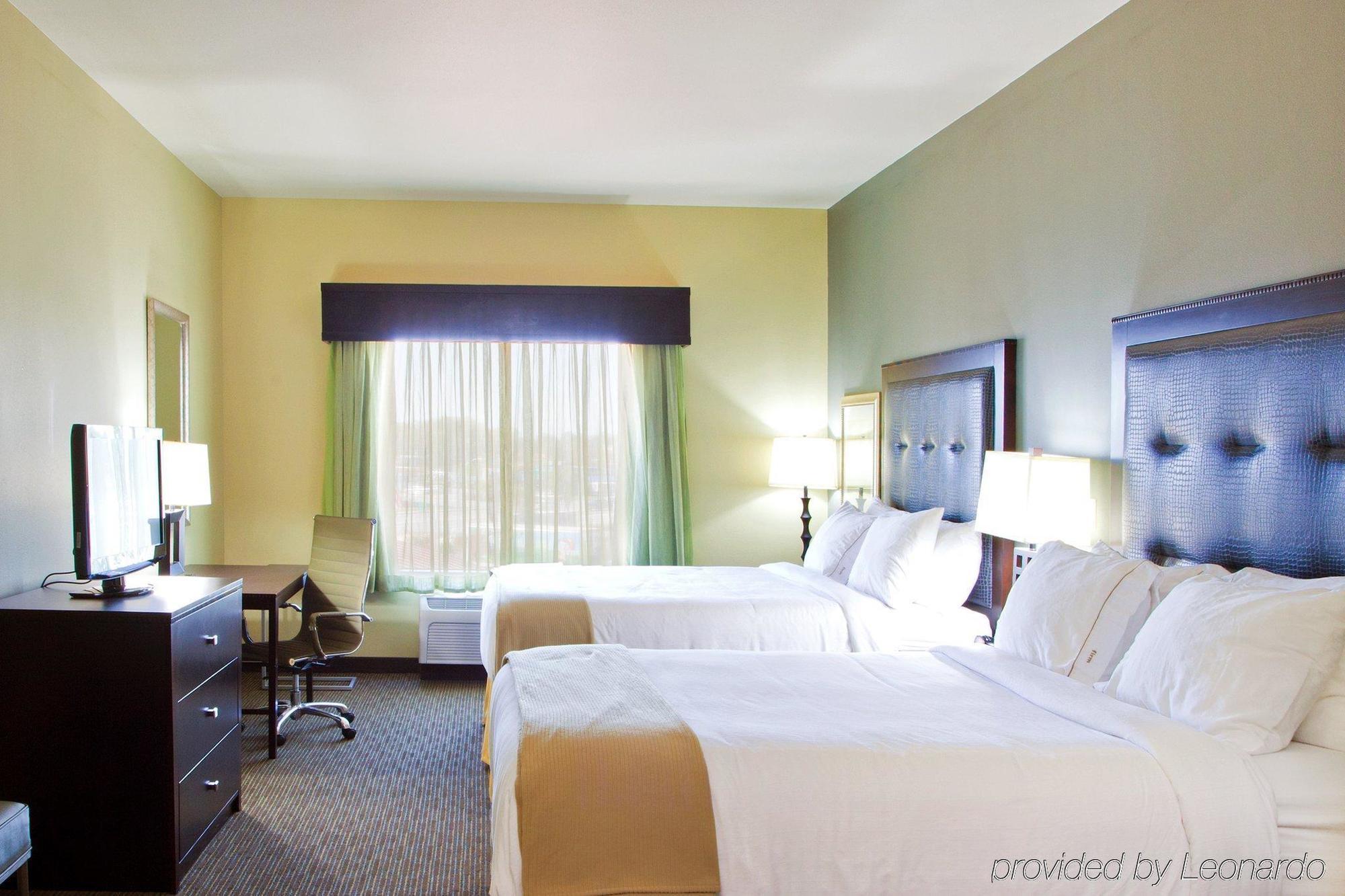 Holiday Inn Express Waycross Exterior photo