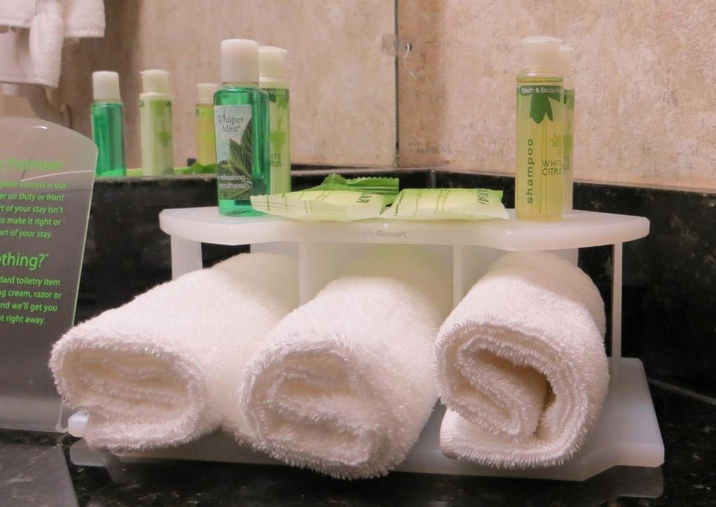 Holiday Inn Express Waycross Room photo