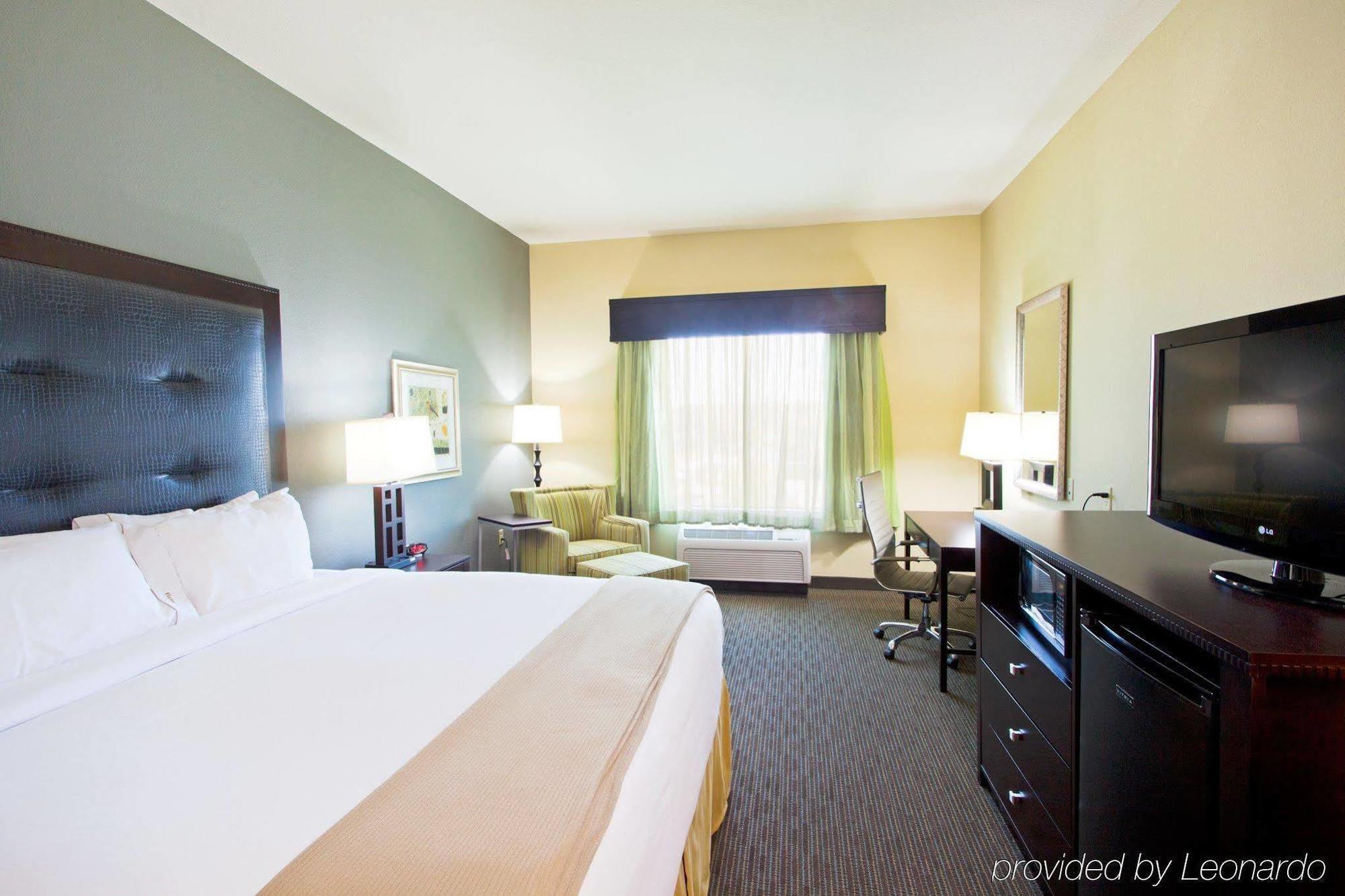 Holiday Inn Express Waycross Exterior photo
