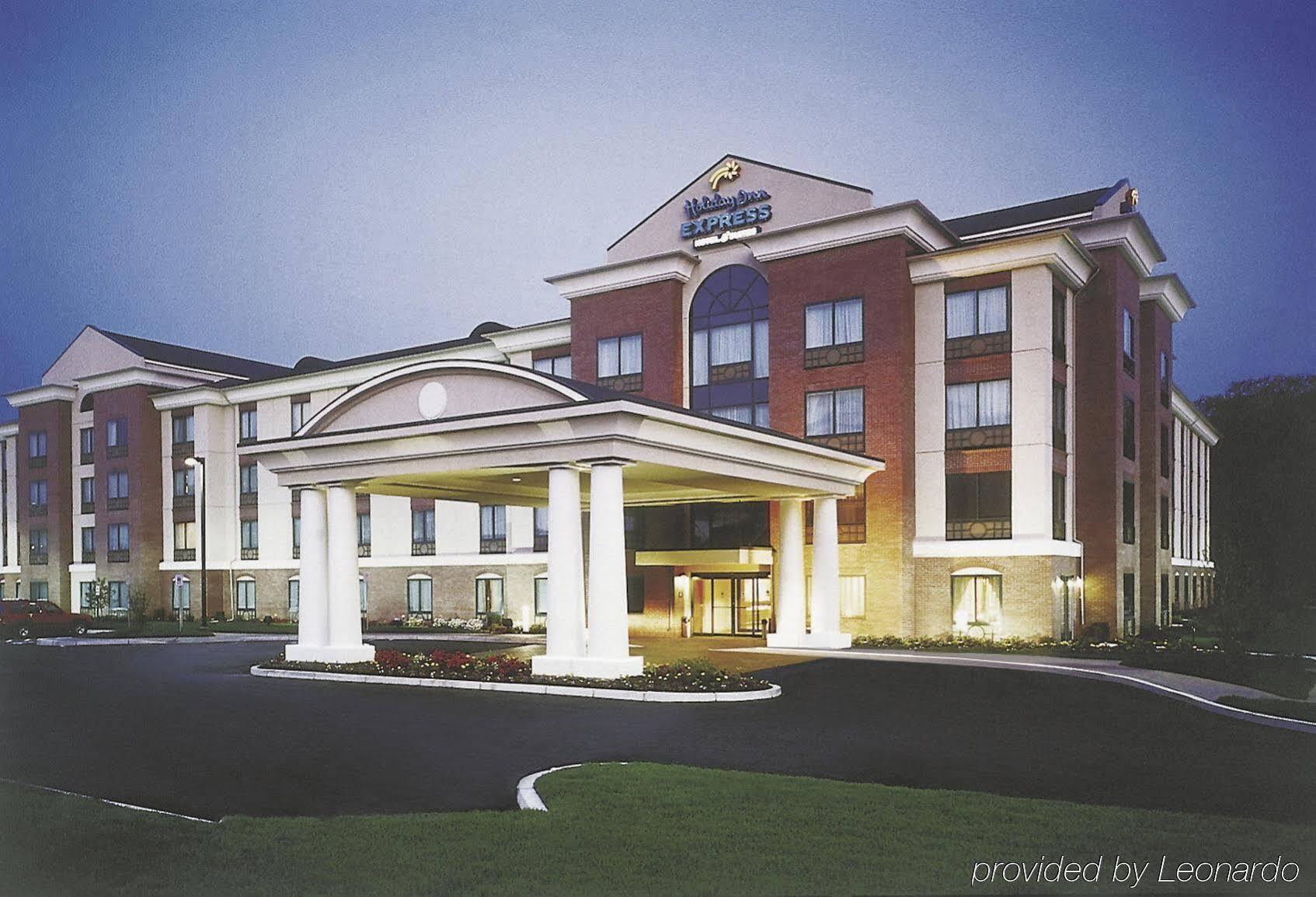 Holiday Inn Express Waycross Exterior photo